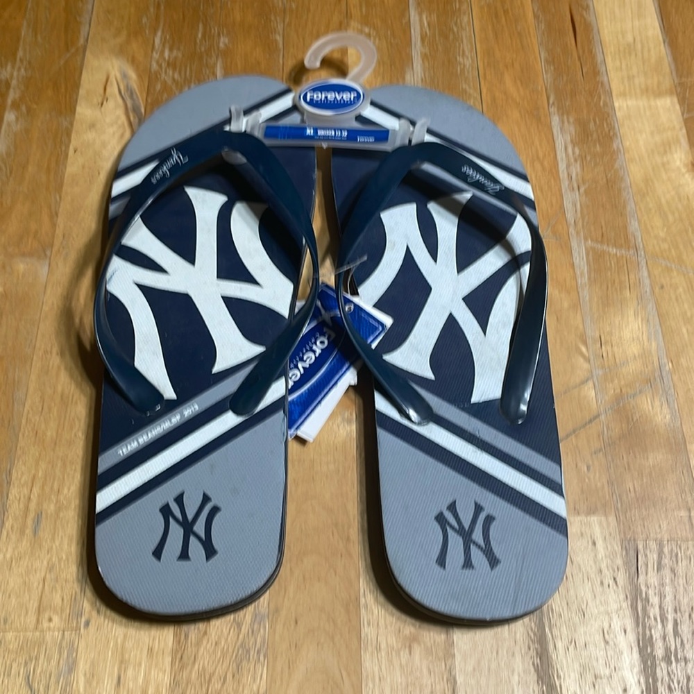 New York Yankees flip flops